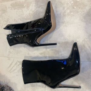 Black pointed closed toe ankle boots